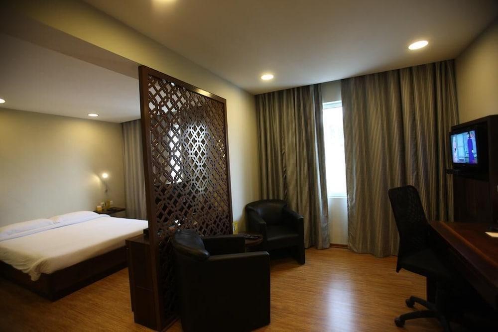 คีย์ ซีเล็ค ปิมปรี - บายเลม่อนทรีโฮเต็ล Hotel Pimpri-Chinchwad ภายนอก รูปภาพ