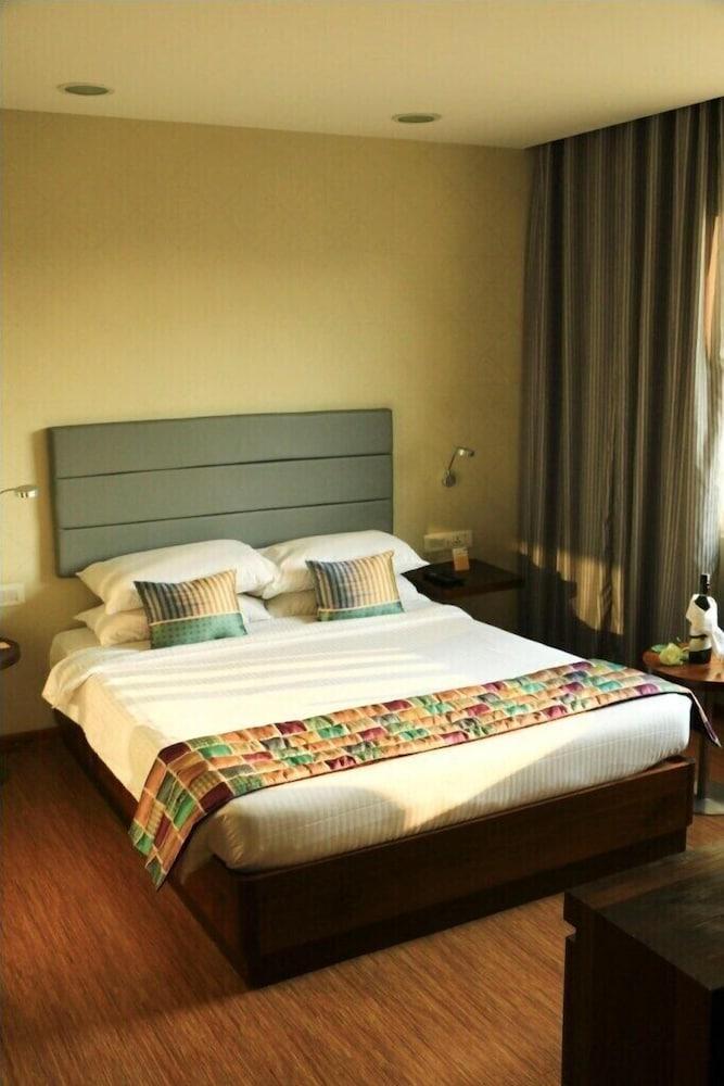 คีย์ ซีเล็ค ปิมปรี - บายเลม่อนทรีโฮเต็ล Hotel Pimpri-Chinchwad ภายนอก รูปภาพ